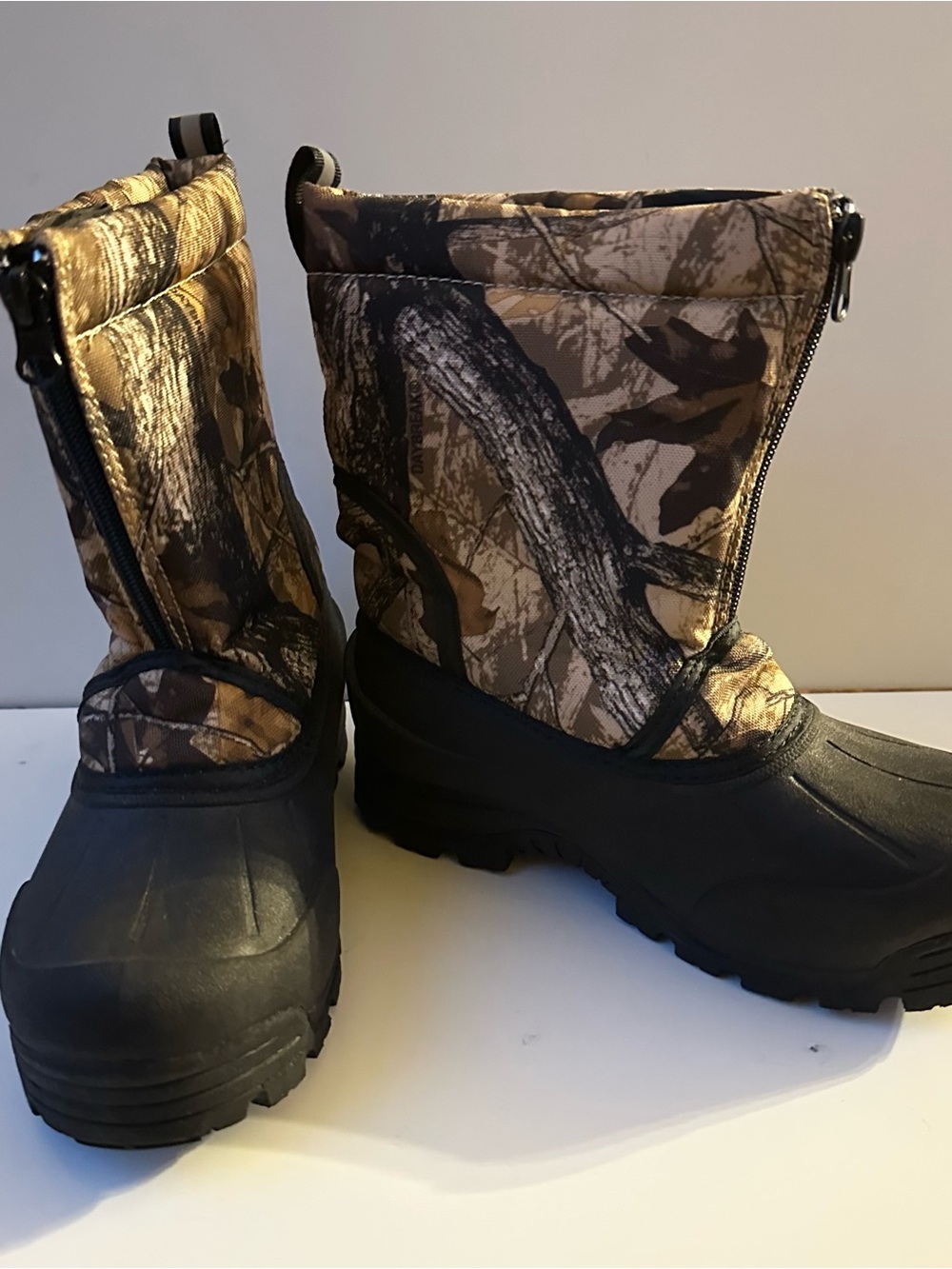Northside Youth Size 2 Camo Winter Boots Front Zip Insulated Hunting Waterproof